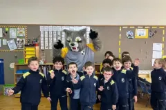 Con-GRAN-motivacion-se-vivio-la-visita-del-lobo-🐺-a-los-alumnos-del-colegio-cantagallo-para-co-5