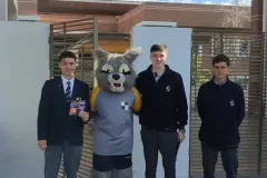 Con-GRAN-motivacion-se-vivio-la-visita-del-lobo-🐺-a-los-alumnos-del-colegio-cantagallo-para-co